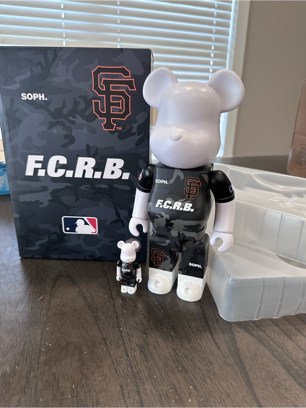 BE@RBRICK F.C.R.B. × MLB San Francisco Giants 100% and 400%